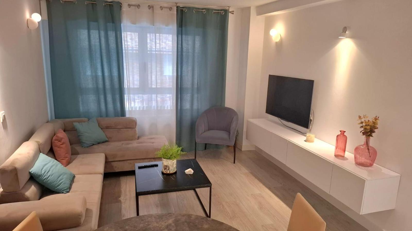 Moderno Apartamento Con Garaje Privado En El Centro De Vigo Exterior foto